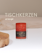 Tischkerze in orange mit Angaben zu Höhe und Durchmesser.