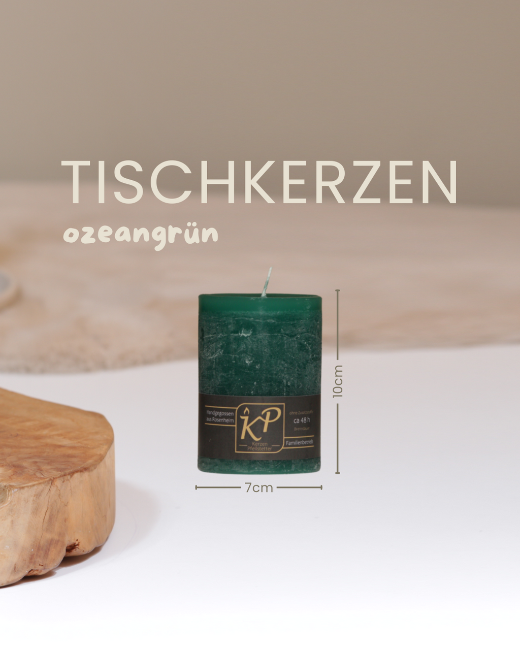 Tischkerze in ozeangrün mit Angaben zu Höhe und Durchmesser.