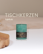 Tischkerze in türkis mit Angaben zu Höhe und Durchmesser.