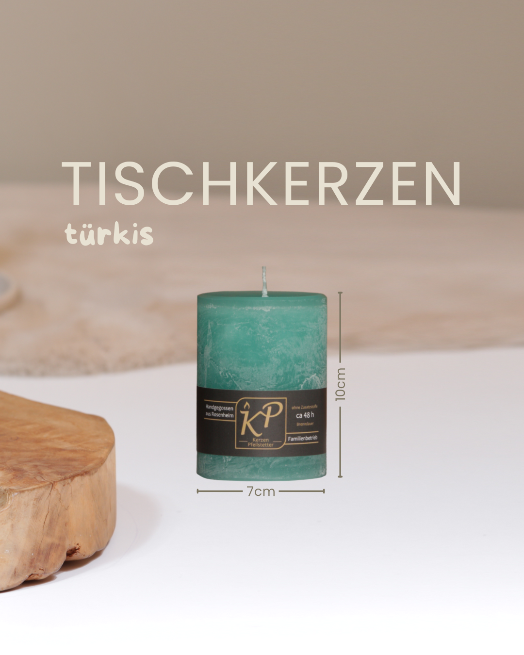 Tischkerze in türkis mit Angaben zu Höhe und Durchmesser.