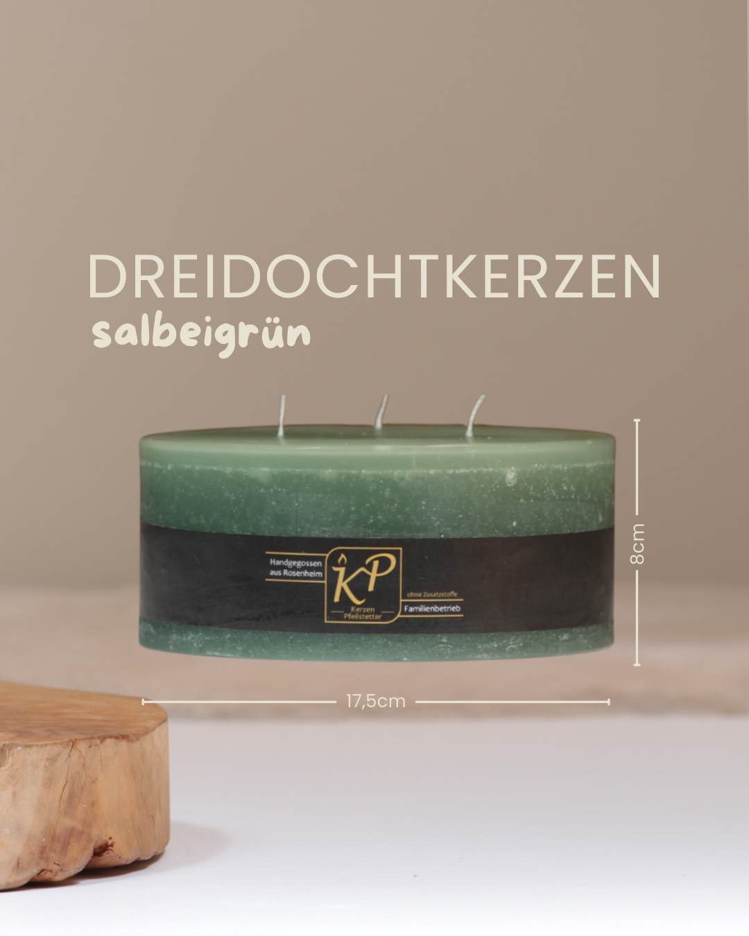 Dreidochtkerze in salbeigrün mit Angaben zu Höhe und Durchmesser.