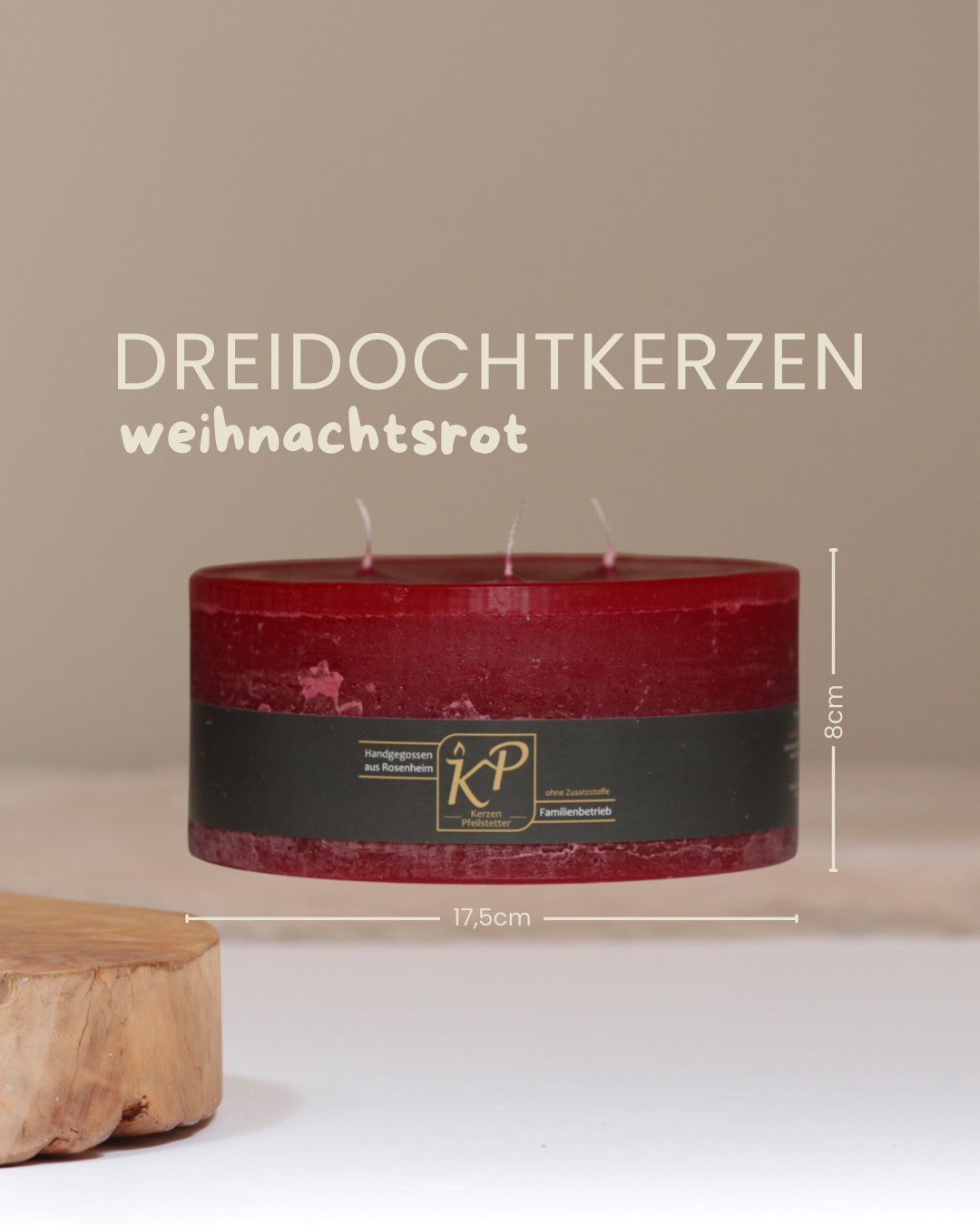 Dreidochtkerze in weihnachtsrot mit Angaben zu Höhe und Durchmesser.