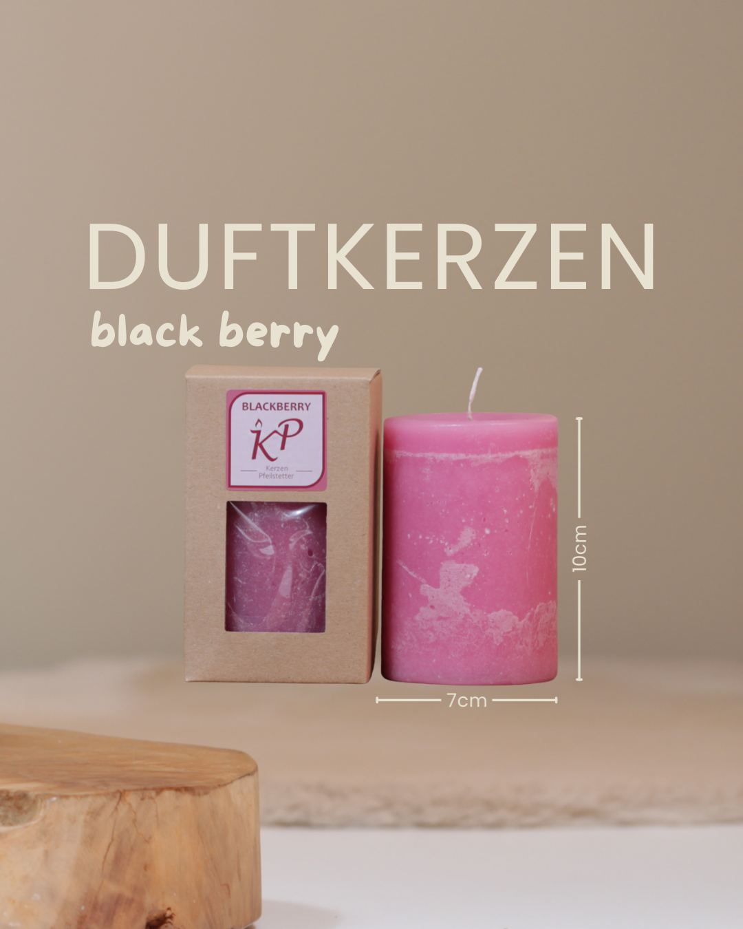 Duftkerze blackberry in der Farbe himbeerrosa mit Angaben zu Höhe und Durchmesser.
