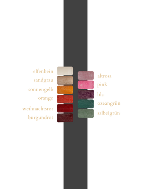 Farbpalette mit 11 verschiedenen Farben handgegossener Dreidochtkerzen.