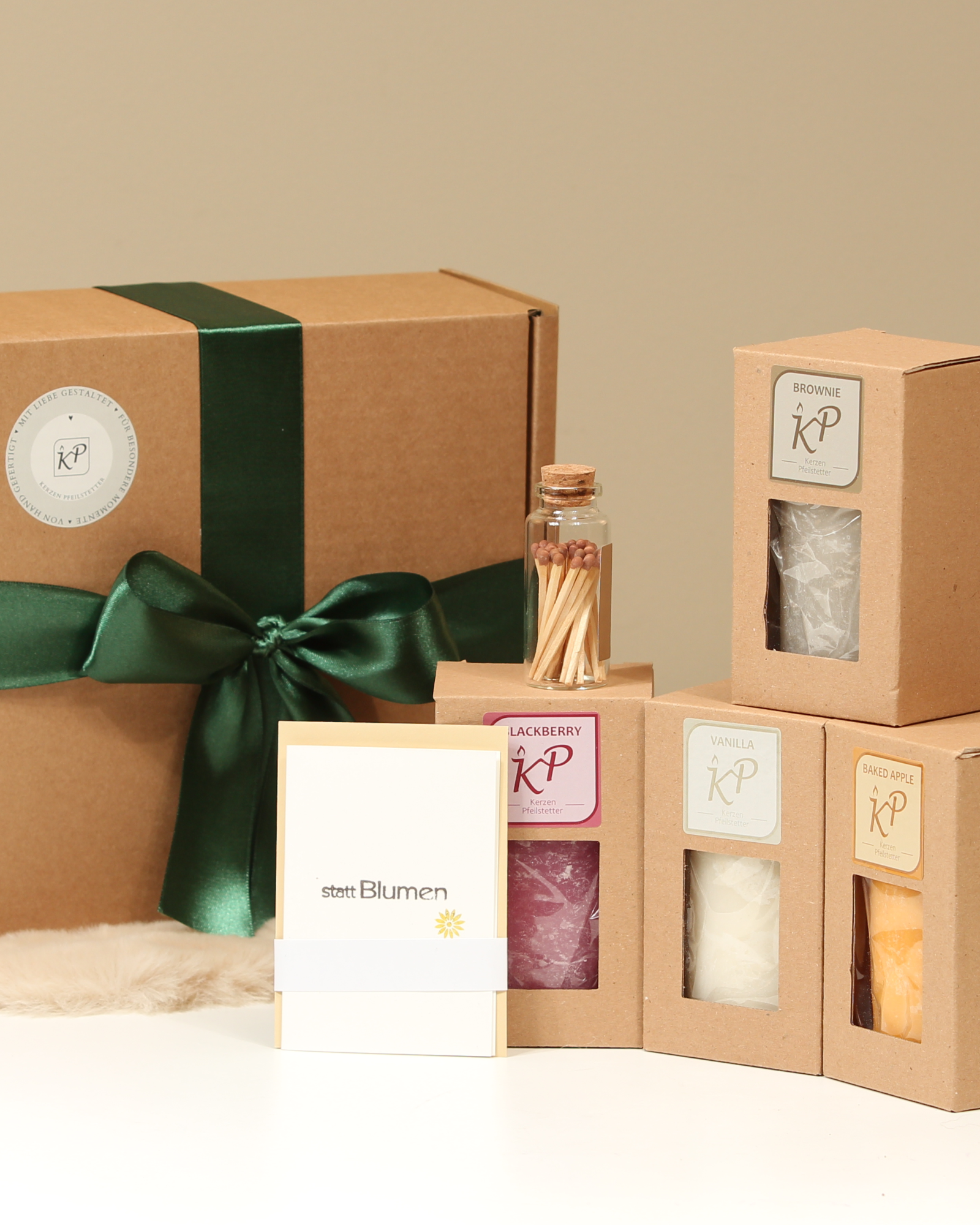 Geschenkbox Kerzen Pfeilstetter – Duftkerzen im Set mit Satinband verpackt