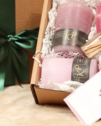 Detailansicht Geschenkbox Tischkerzen Frühlingsedition – Kerzen in Rosa-Tönen mit Accessoires