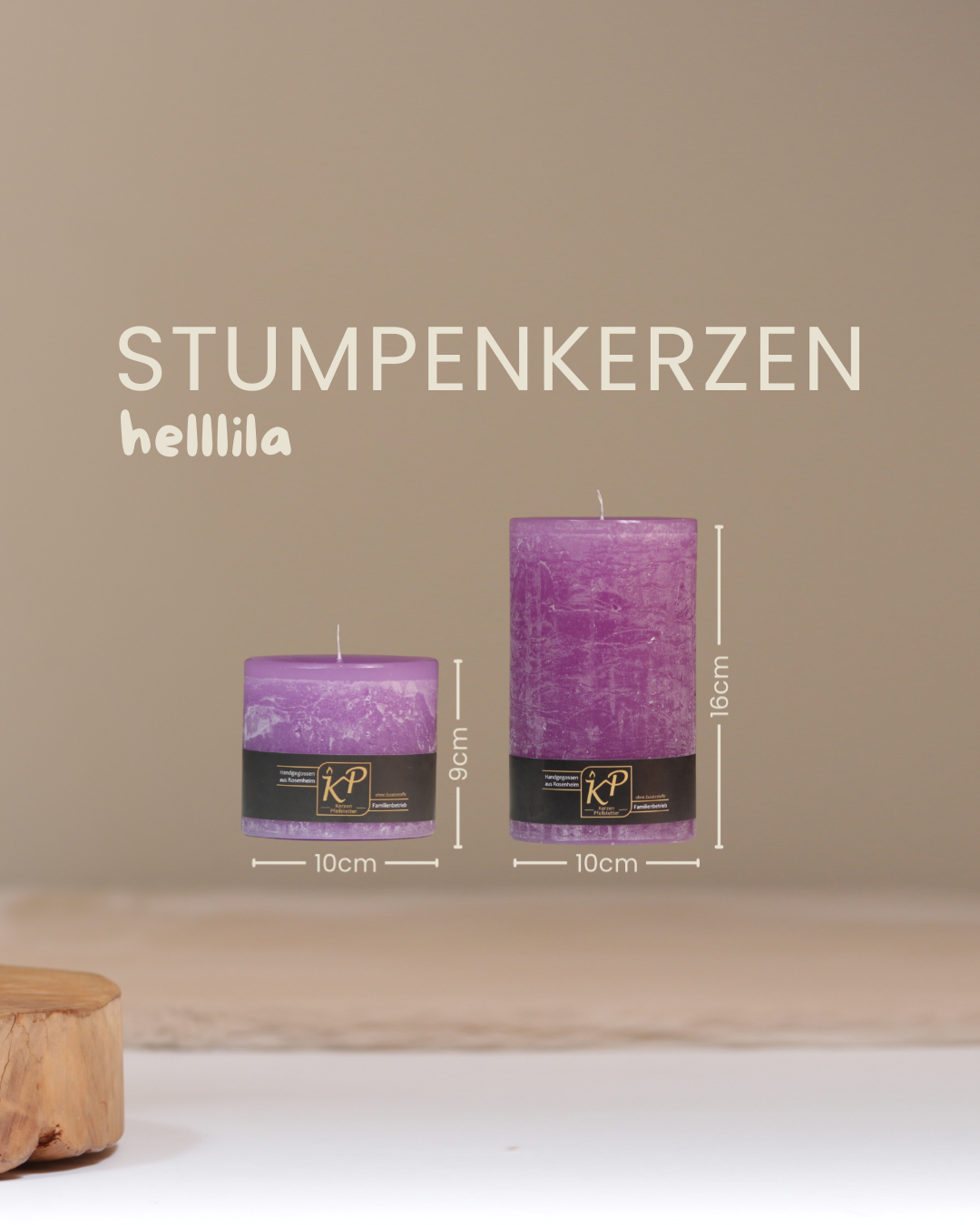 Stumpenkerzen in helllila in zwei Größen mit Angaben zu Höhe und Durchmesser.