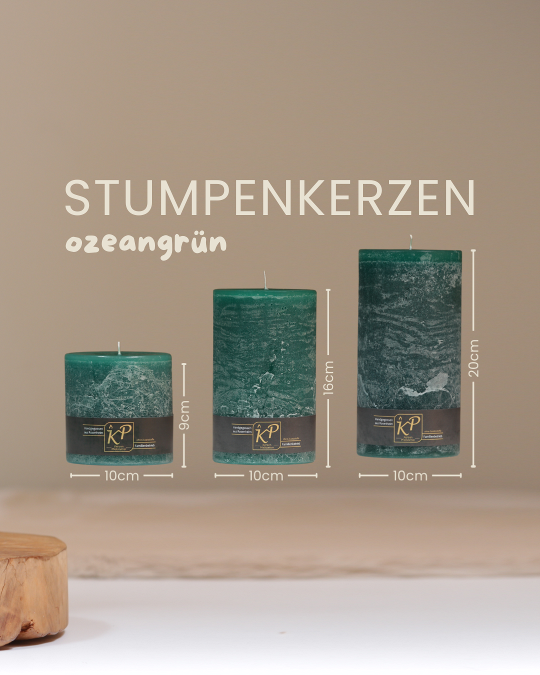 Stumpenkerzen in ozeangrün in drei Größen mit Angaben zu Höhe und Durchmesser.