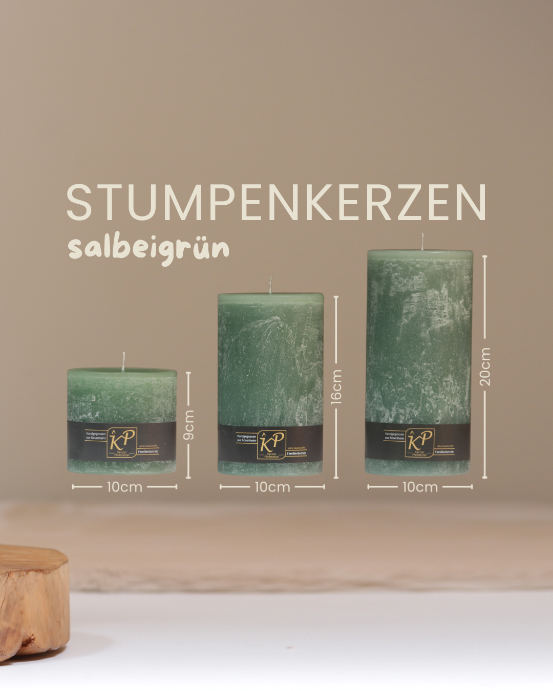 Stumpenkerzen in salbeigrün in drei Größen mit Angaben zu Höhe und Durchmesser.