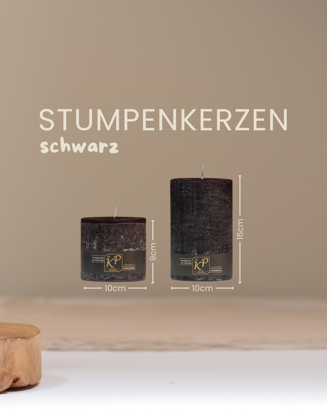 Stumpenkerzen in schwarz in zwei Größen mit Angaben zu Höhe und Durchmesser.