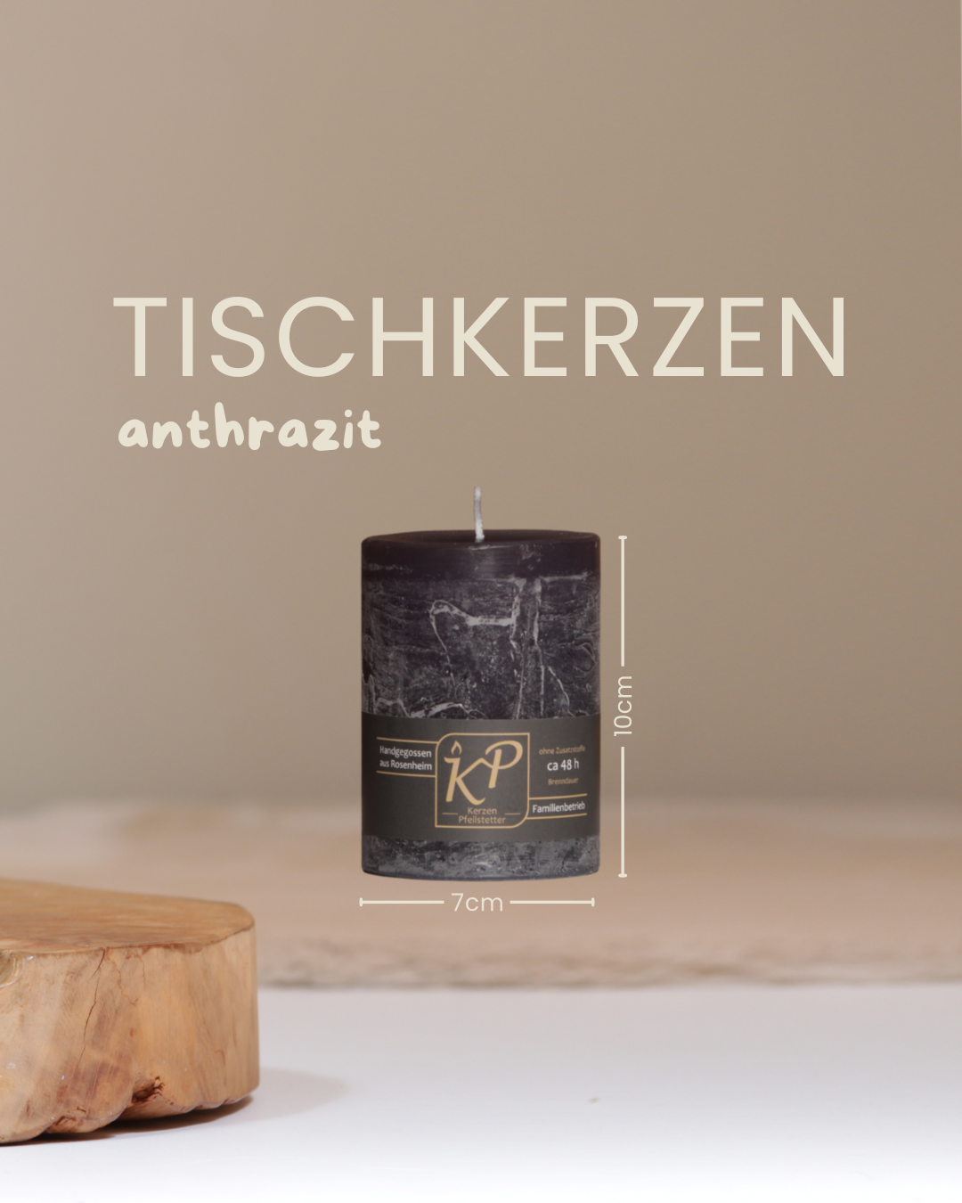 Tischkerze in anthrazit mit Angaben zu Höhe und Durchmesser.