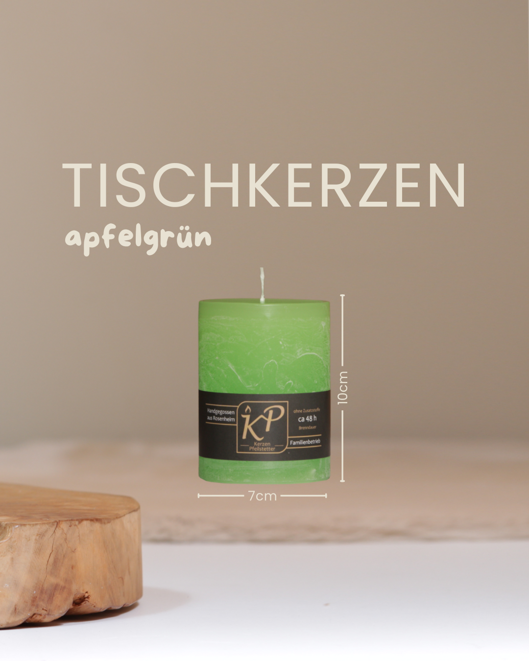 Tischkerze in apfelgrün mit Angaben zu Höhe und Durchmesser.
