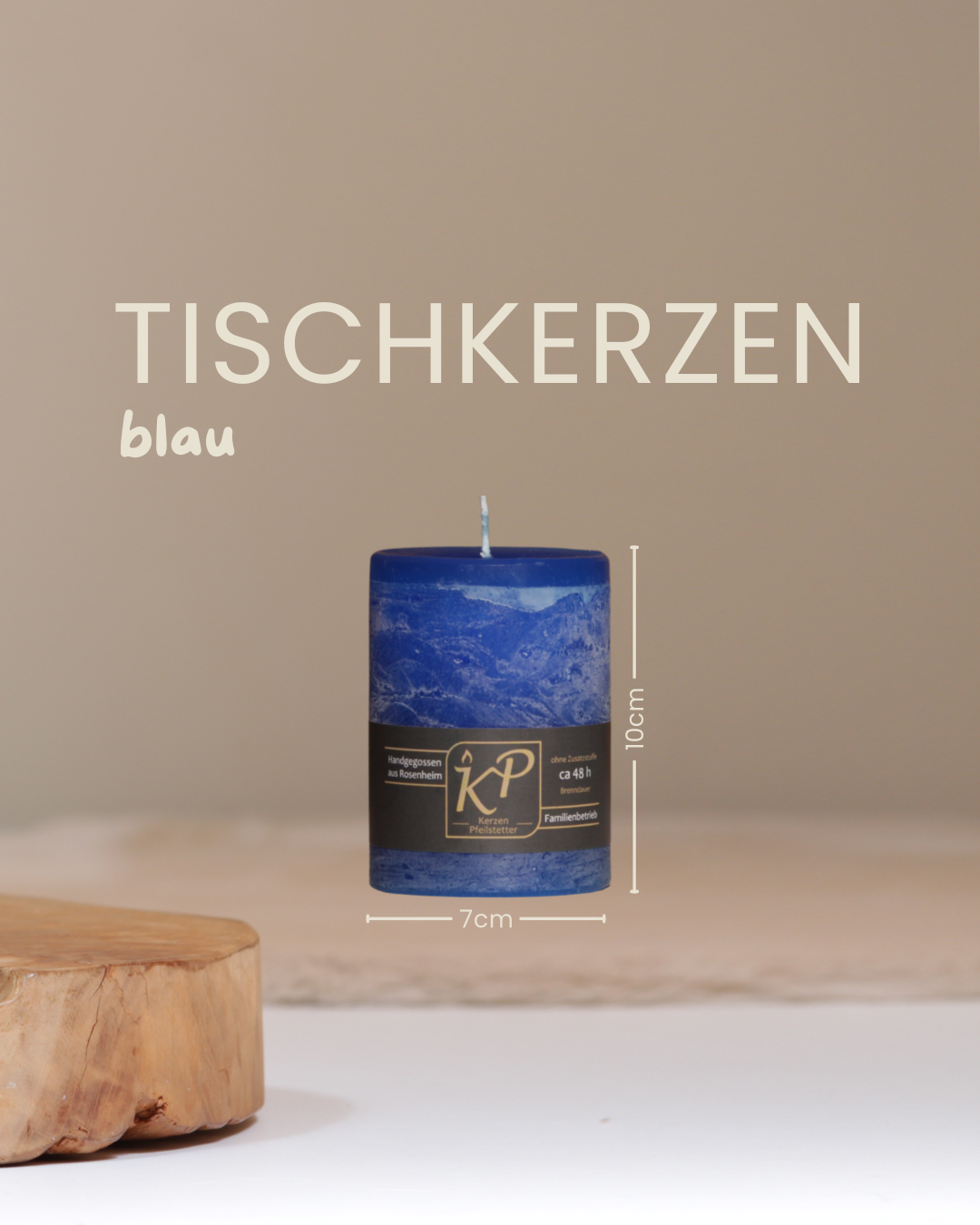 Tischkerze in blau mit Angaben zu Höhe und Durchmesser.