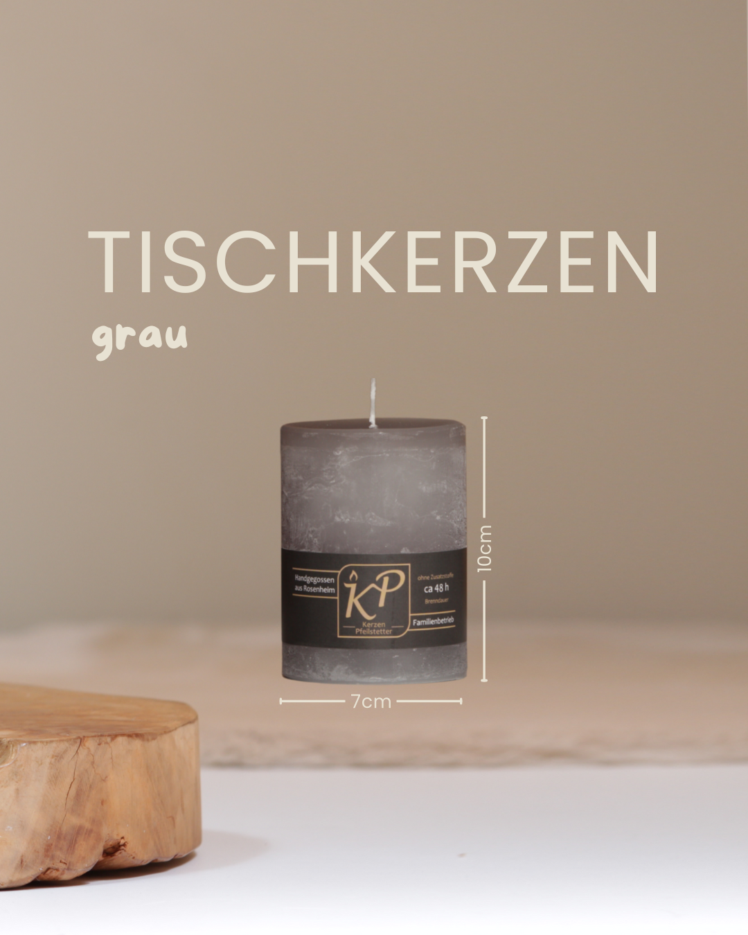 Tischkerze in grau mit Angaben zu Höhe und Durchmesser.