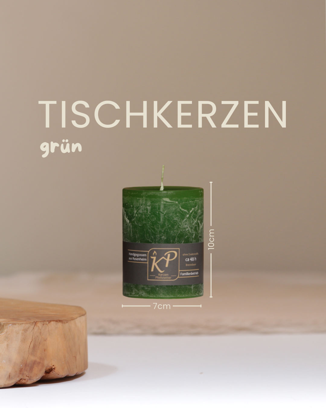 Tischkerze in grün mit Angaben zu Höhe und Durchmesser.