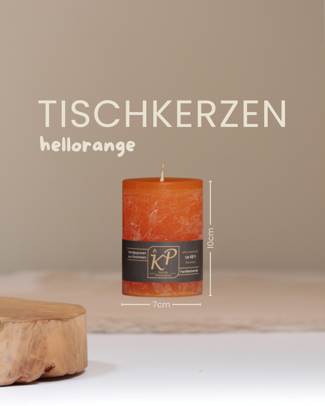 Tischkerze in hellorange mit Angaben zu Höhe und Durchmesser.
