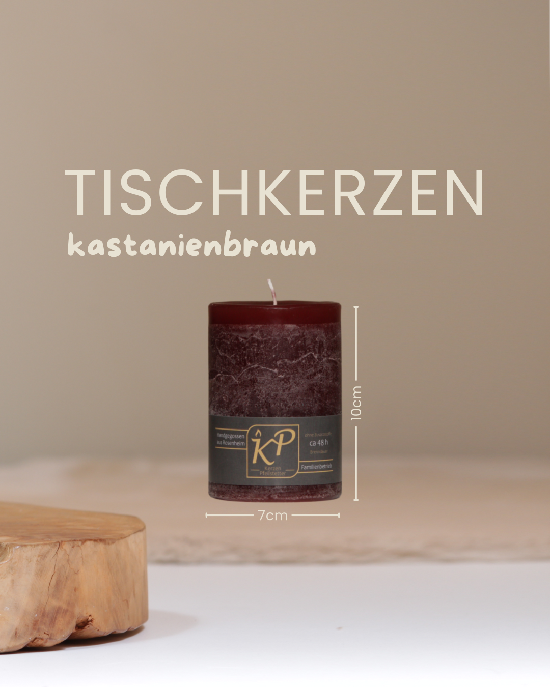 Tischkerze in kastanienbraun mit Angaben zu Höhe und Durchmesser.