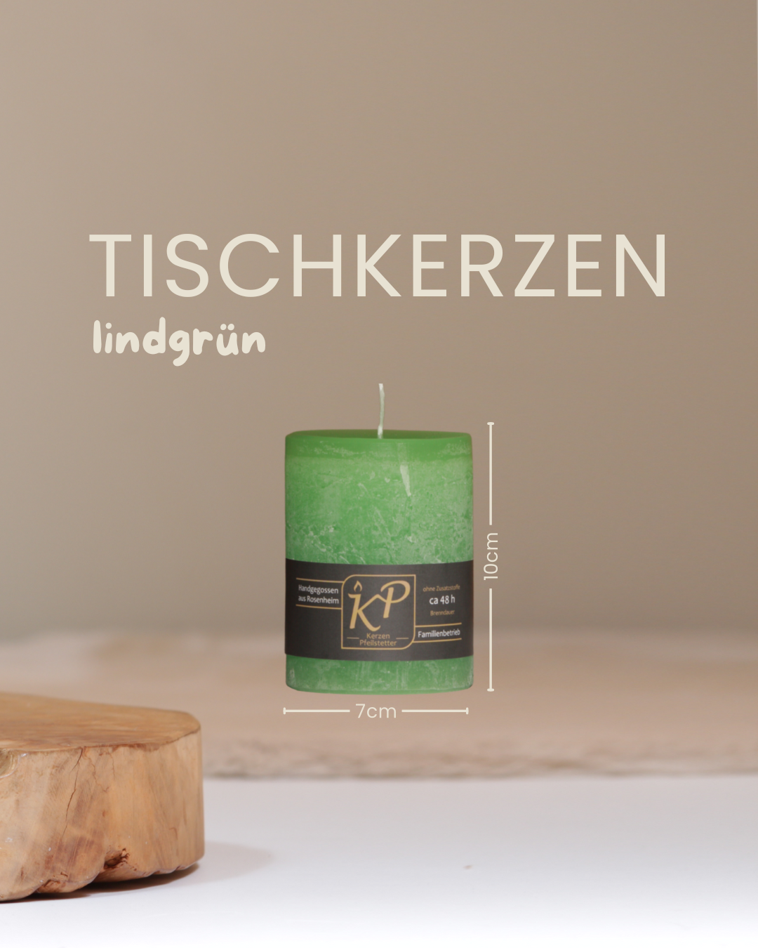 Tischkerze in lindgrün mit Angaben zu Höhe und Durchmesser.