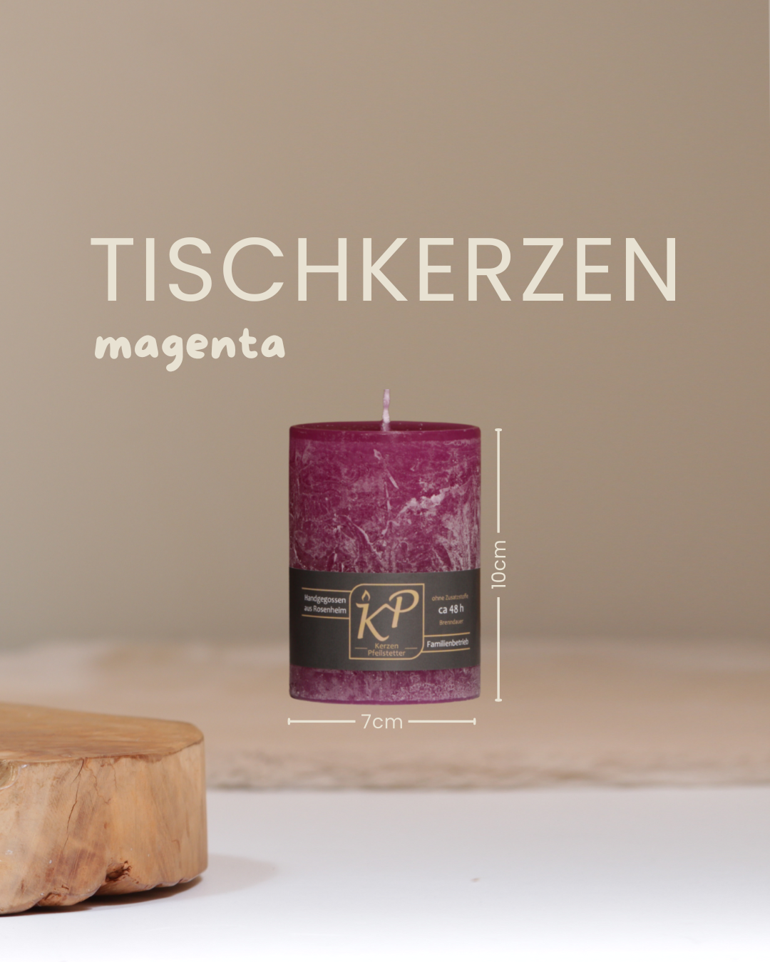 Tischkerze in magenta mit Angaben zu Höhe und Durchmesser.