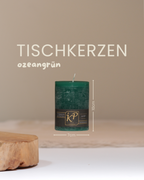 Tischkerze in ozeangrün mit Angaben zu Höhe und Durchmesser.