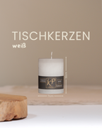 Tischkerze in weiß mit Angaben zu Höhe und Durchmesser.