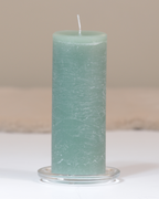 Kerzenteller aus klarem Glas mit glatter Oberfläche in der kleinen Größe mit Kerze.