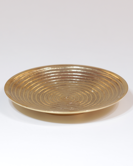Kerzenteller aus Messing mit Spiral-Design, matt goldfarben in der großen Größe.